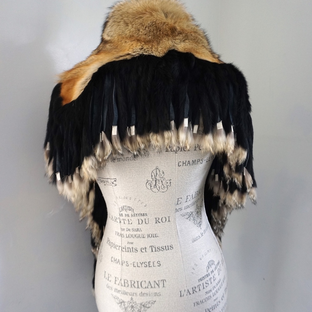 Virtual RUNWAY Collection Fox Wrap Poncho Fringe - Picture 4 of 6